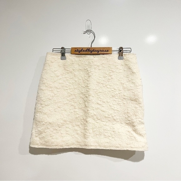 Theory A-Line Mini Skirt in Wool Boucle - Picture 4 of 9